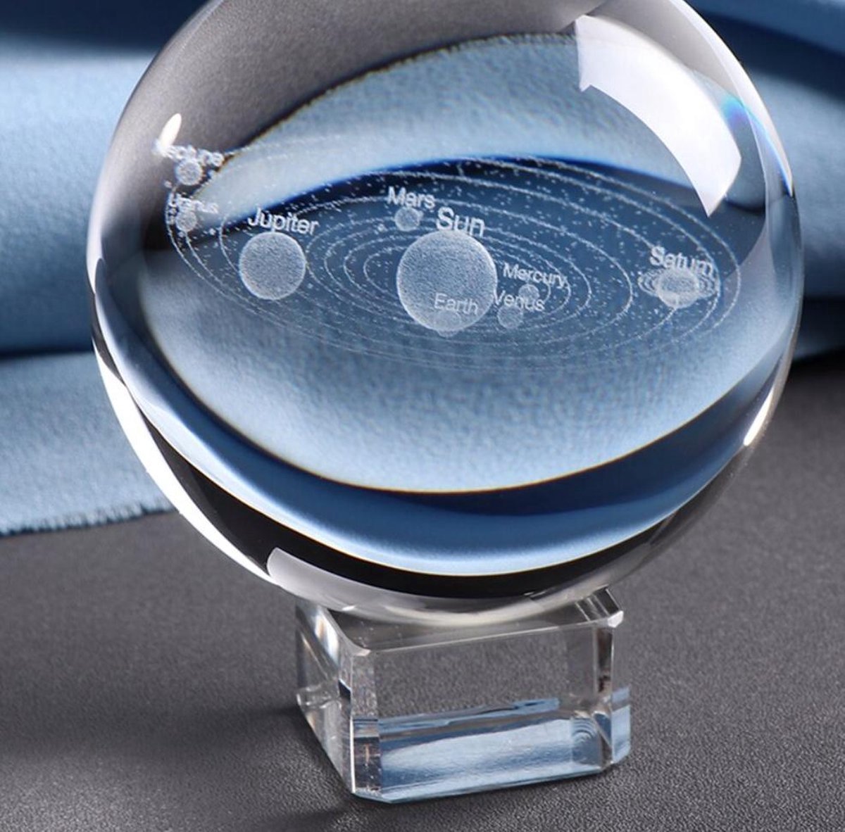 3D Kristal Bol met Gegraveerd Zonnestelsel